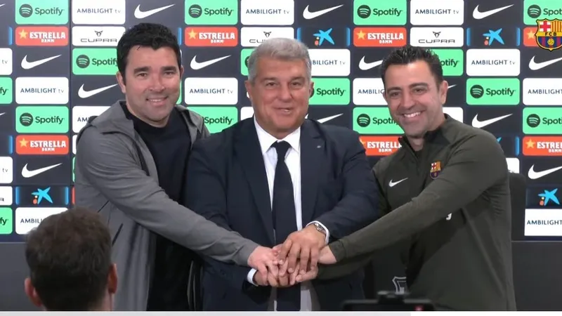 Giám đốc Deco, Chủ tịch Joan Laporta và HLV Xavi Hernandez