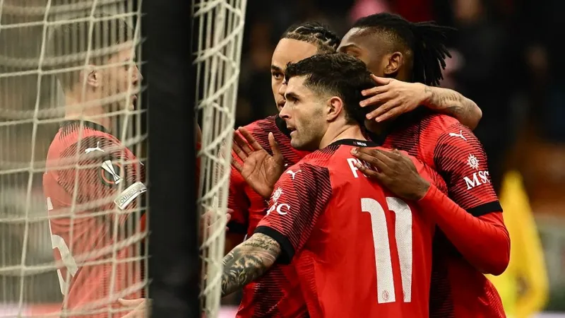 Các cầu thủ Milan sẽ có nhà cầm quân mới trong mùa hè