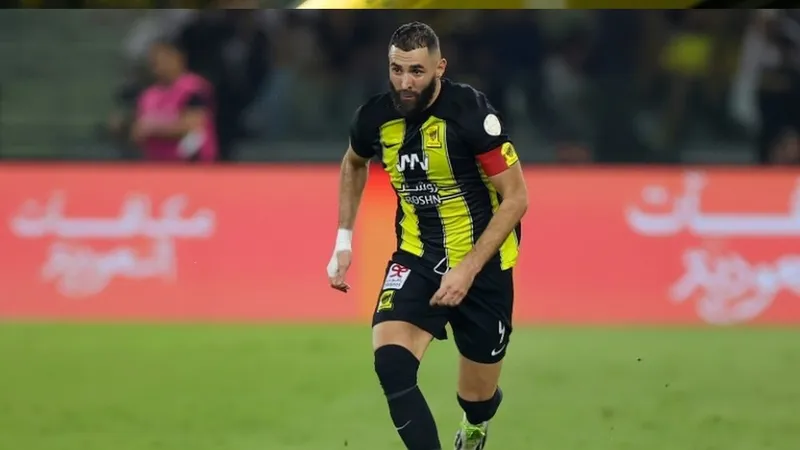 Karim Benzema trở lại Madrid để điều trị chấn thương