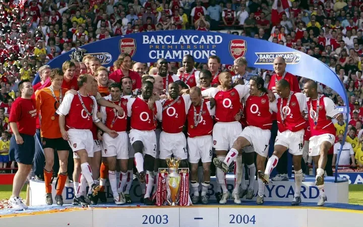Đội hình Bất khả chiến bại 2003-2004 của Arsene Wenger