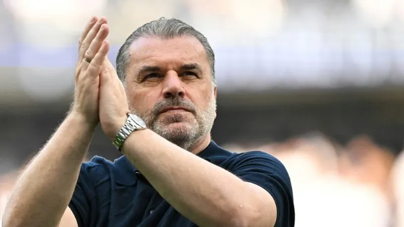 HLV Ange Postecoglou không chấp nhận 'trò mèo' trong bóng đá