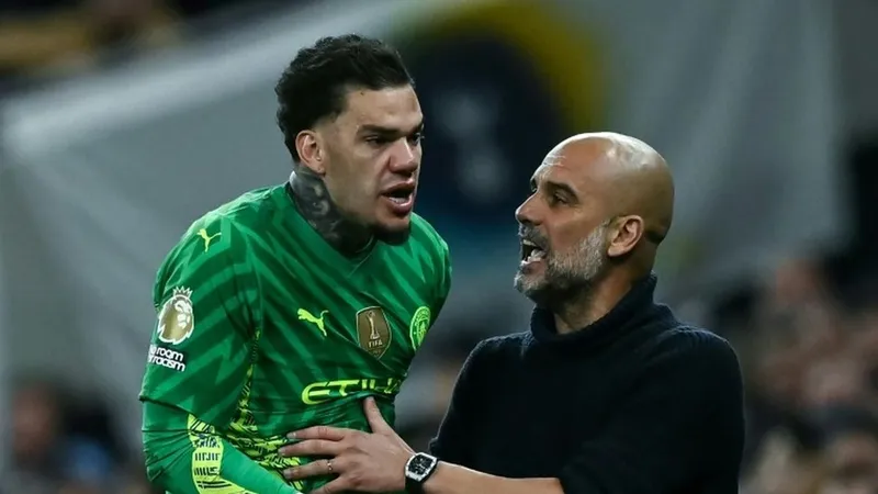 Thủ môn Ederson phản ứng với quyết định của Pep