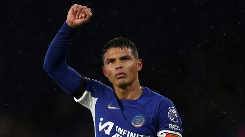 Thiago Silva chia tay Chelsea để trở lại Brazil