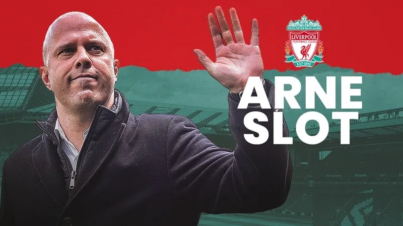 HLV 45 tuổi người Hà Lan sẽ thể hiện tài năng của mình ở Anfield