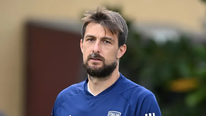 Francesco Acerbi quyết định phẫu thuật chấn thương vòm háng