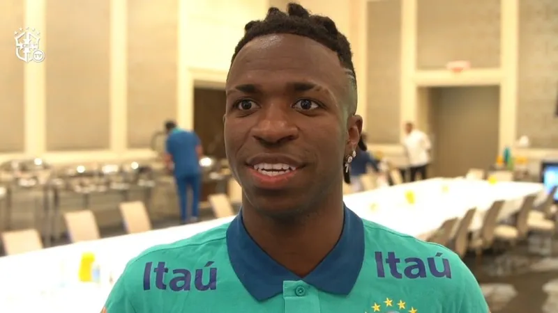 Vinicius Junior trả lời giới truyền thông ở Orlando