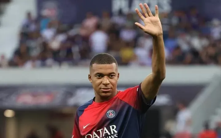 Kylian Mbappe đã sang khoác áo Real Madrid