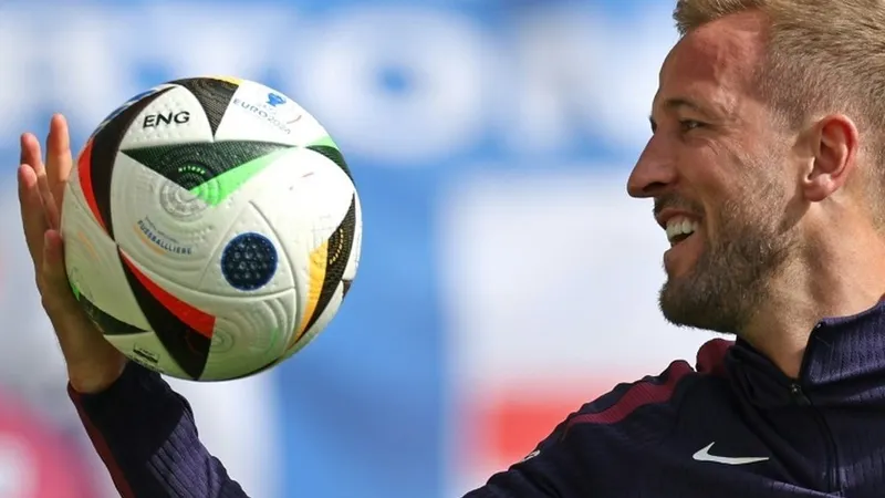Harry Kane trên sân tập ở Đức