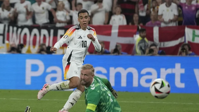 Jamal Musiala ghi bàn thứ 3 của mình ở EURO 2024