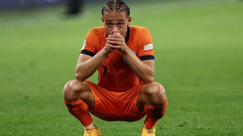 Xavi Simons không muốn sang Man United hay trở lại Barcelona