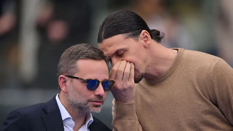Ibrahimovic (phải) rất giỏi trong việc thuyết phục các quan chức và người đại diện cầu thủ