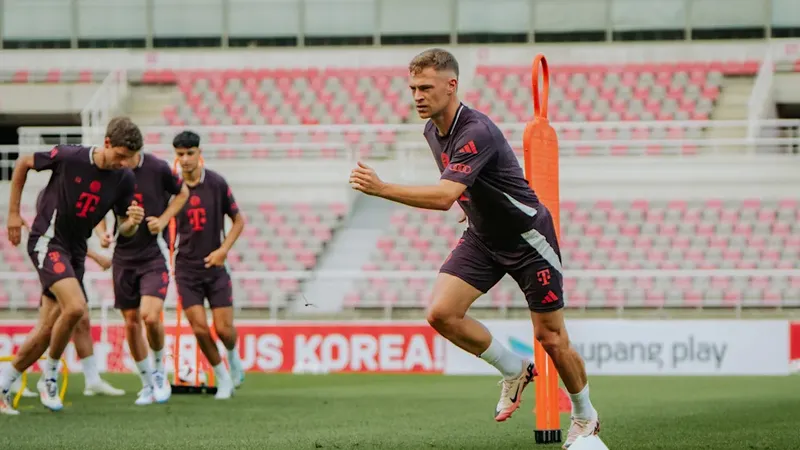 Joshua Kimmich trên sân tập Bayern