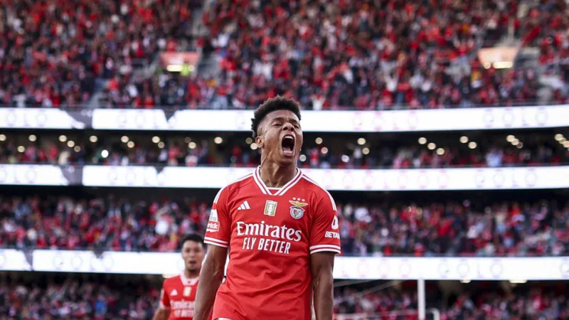 Napoli dùng David Neres để gây áp lực cho Chelsea