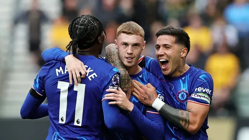 Chelsea vẫn là ứng viến sáng già nhất giải
