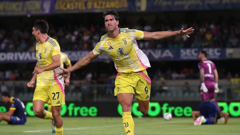 Dusan Vlahovic ấn định tỷ số 3-0 trước Verona