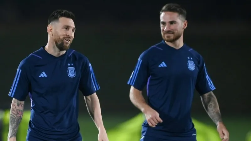Leo Messi và Alexis Mac Allister ở tuyển Argentina