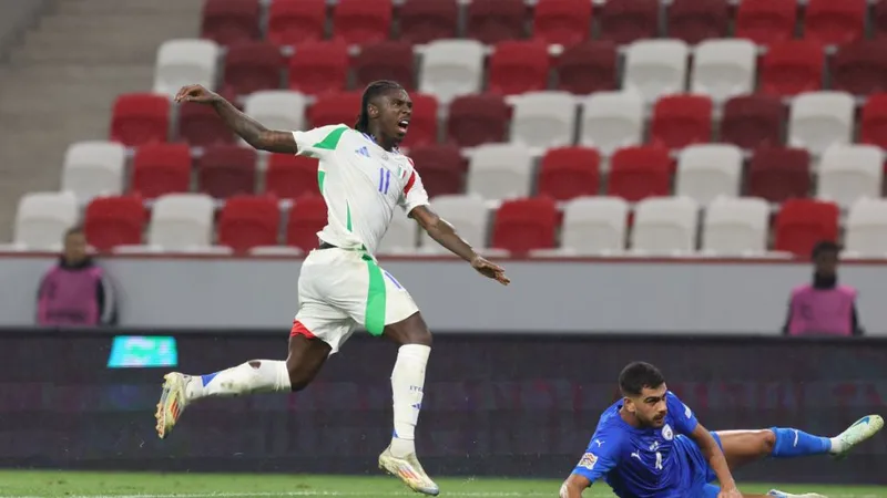 Moise Kean ghi bàn vào lưới Israel