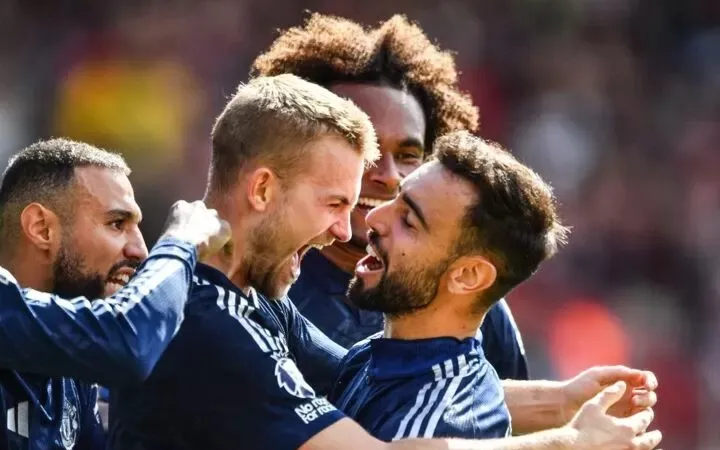 Matthijs de Ligt ăn mừng bàn thắng đầu tiên cho Man United