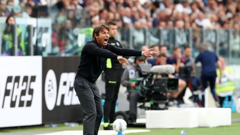 HLV Antonio Conte lần đầu đối mặt với những người hâm mộ mình