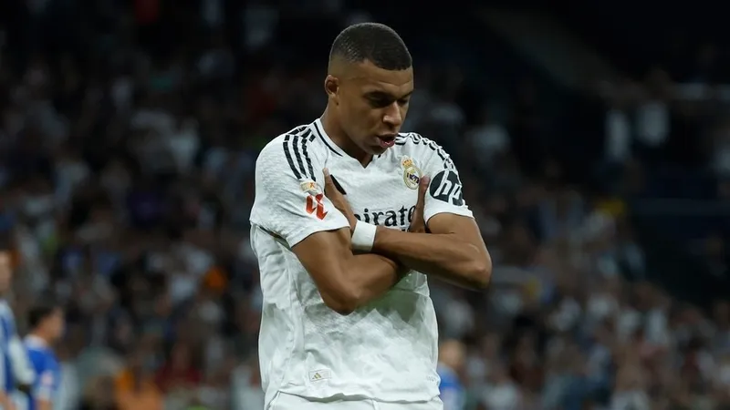 Kylian Mbappe ăn mừng bàn thắng trước Alaves