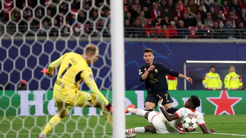 Francisco Conceicao ghi bàn ấn định tỷ số 3-2 cho Juventus