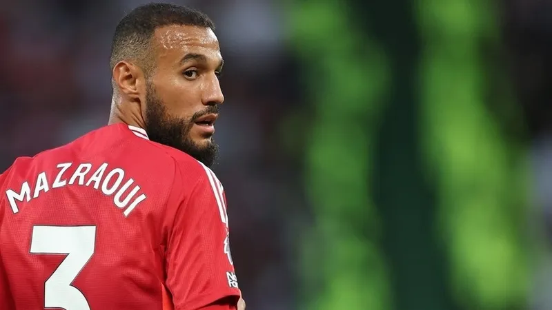 Hậu vệ Noussair Mazraoui sẽ phải nghỉ thi đấu vài tuần