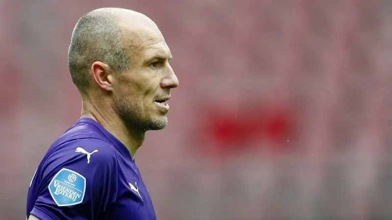 Arjen Robben chọn Messi hơn là Ronaldo