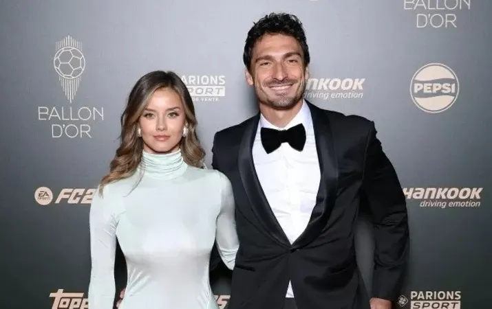 Mats Hummels và bạn gái Nicola Cavanis ở Gala trao giải Quả bóng vàng