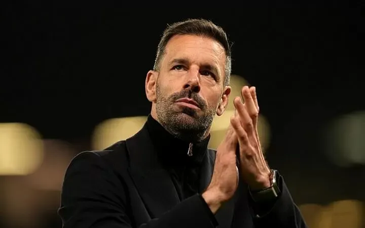 Ruud van Nistelrooy đã lặng lẽ rời Old Trafford vào thứ Hai