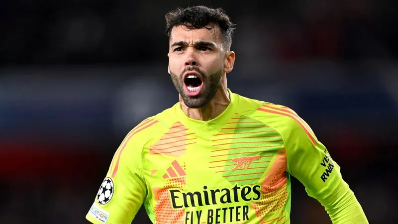 Thủ môn David Raya cảm thấy may mắn khi Arsenal không phải chơi ở Club World Cup