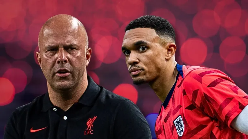 Arne Slot và Trent Alexander-Arnold