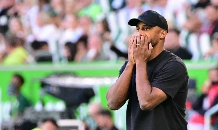 HLV Vincent Kompany thận trong trước PSG