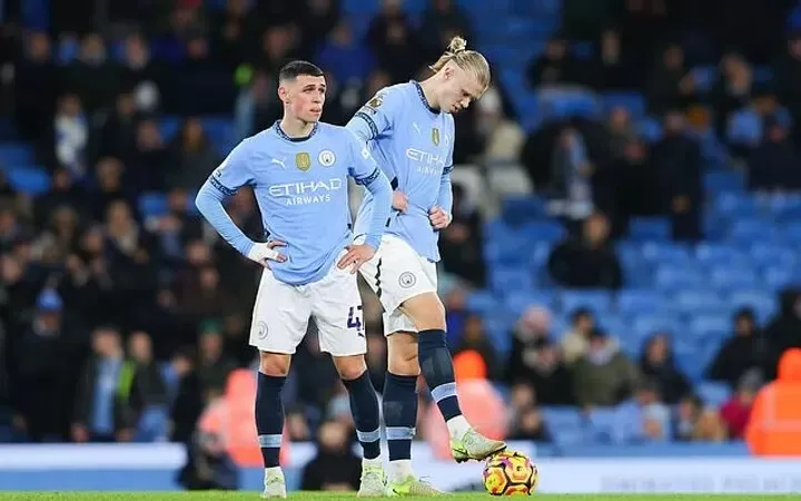 Hàng công vẫn ghi bàn nhưng hàng thủ sứt mẻ khiến Man City vất vả