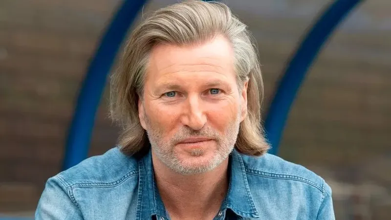 Cựu danh thủ Robbie Savage quả quyết Man United vẫn thiếu nhân lực cho đội hình 3-4-3