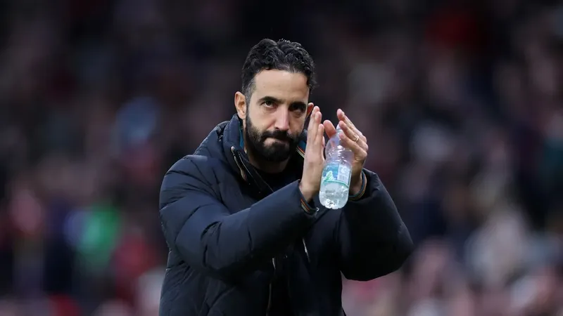 HLV Ruben Amorim vẫn chưa hài lòng với màn trình diễn của Man United