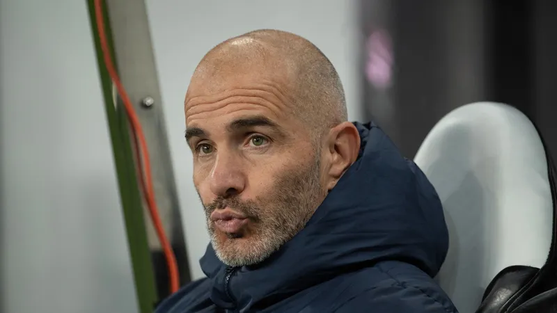Enzo Maresca thúc giục Chelsea tấn công Tottenham