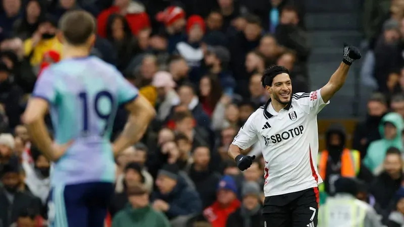 Raul Jimenez ăn mừng bàn thắng mở tỷ số cho Fulham