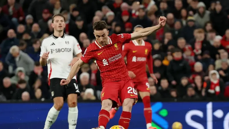 Diogo Jota ghi bàn gỡ hòa 2-2 cho Liverpool
