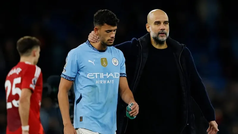 Pep Guardiola an ủi cậu học trò Matheus Nunes
