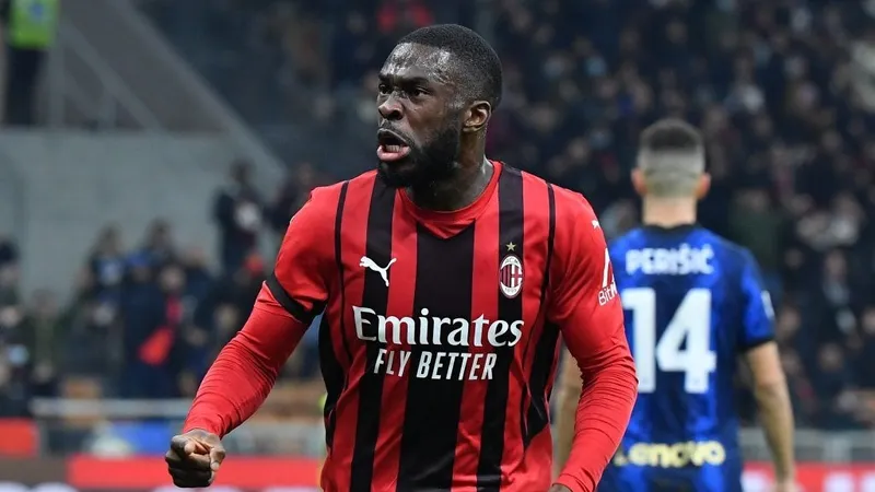 Fikayo Tomori đang là người thừa ở San Siro