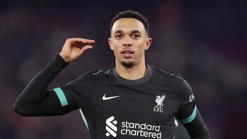 Trent Alexander-Arnold từ chối triển hạn với Liverpool