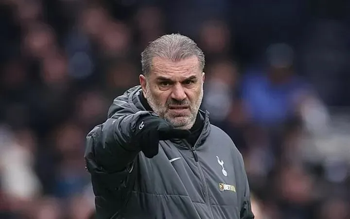 HLV người Australia, Ange Postecoglou có lý do để nổi giận với trọng tài