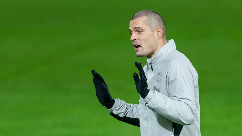 Granit Xhaka có nguy cơ vắng mặt trận gặp Dormund