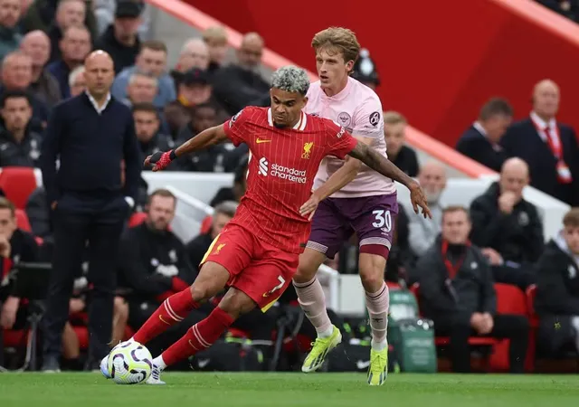 Arne Slot dõi theo trận Liverpool - Brentford ở lượt đi
