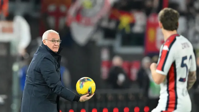 HLV Claudio Ranieri trong trận thắng Genoa