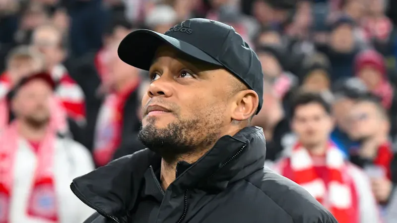 HLV Vincent Kompany đau đầu với hàng tấn công sứt mẻ