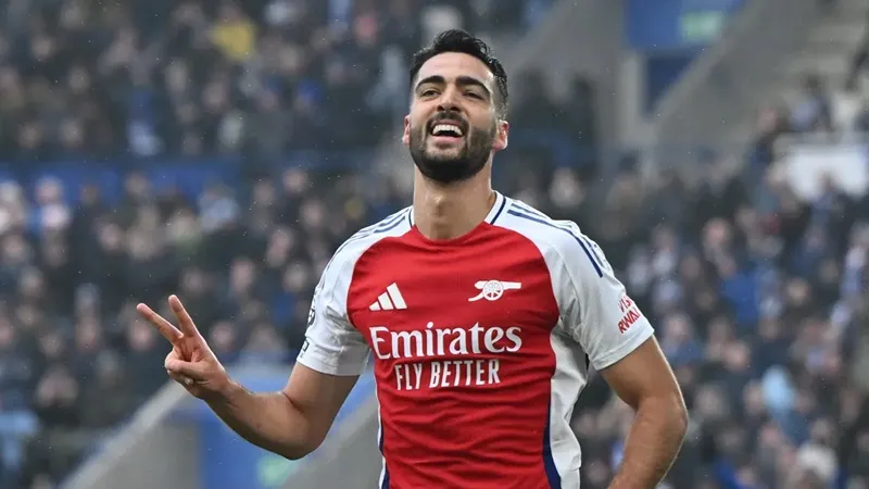 Mikel Merino ăn mừng cú đúp đầu tiên trong vai tiền đạo