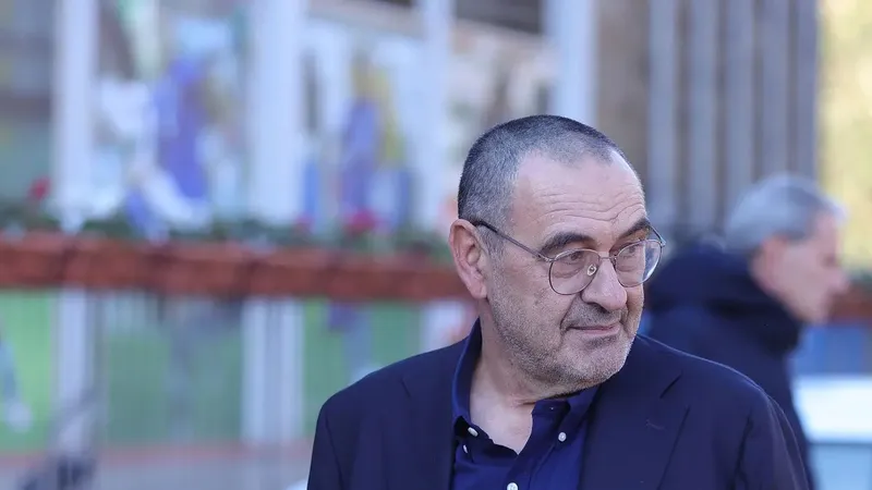 Maurizio Sarri sẵn sàng thế chỗ Sergio Conceicao dẫn dắt AC Milan mùa tới