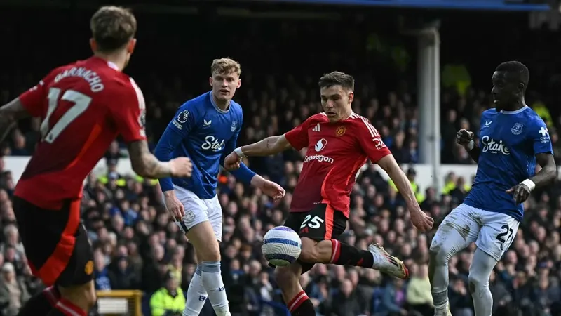 Manuel Ugarte ghi bàn thắng đầu tiên của mình cho Man United