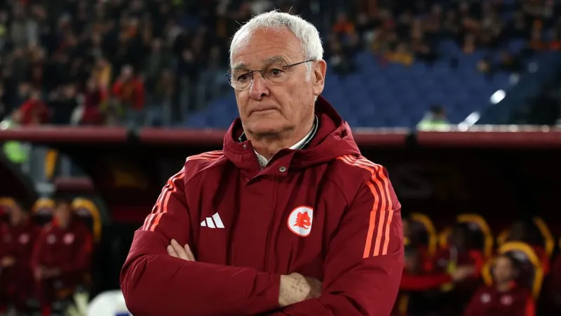 HLV Claudio Ranieri đưa AS Roma tiến sát nhóm dự Europa League